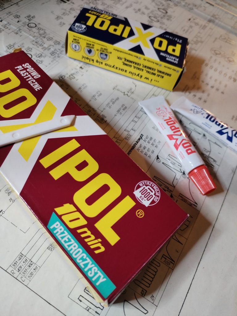 Wyłamany zawias w laptopie - ile kosztuje naprawa i czy da się to naprawić ?