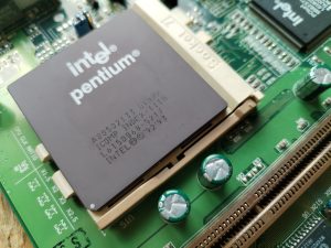 ASUS P/I-P55T2P4 - jedna z najlepszych płyt Socket 7