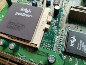 ASUS P/I-P55T2P4 - jedna z najlepszych płyt Socket 7
