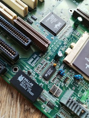 ASUS P/I-P55T2P4 - jedna z najlepszych płyt Socket 7