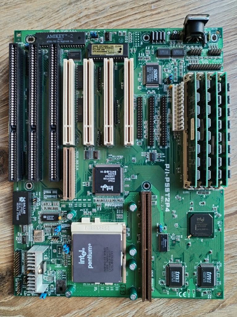 ASUS P/I-P55T2P4 - jedna z najlepszych płyt Socket 7