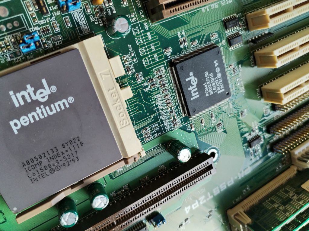 Intel Pentium 133 MHz P54C / A80502133 / SY022