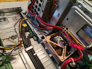 Fujitsu ESPRIMO E700 E90+ jako mały sleeper PC